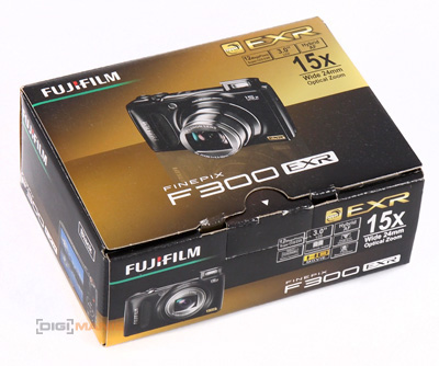 Fujifilm FinePix F300EXR: klame tělem