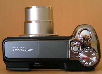 FinePix E900: Devítimilionový nadupaný kompakt