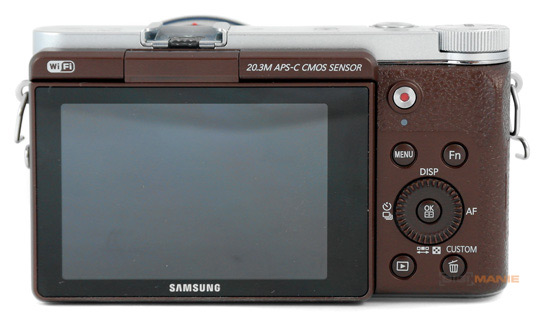 Samsung NX3000: levně se stylem