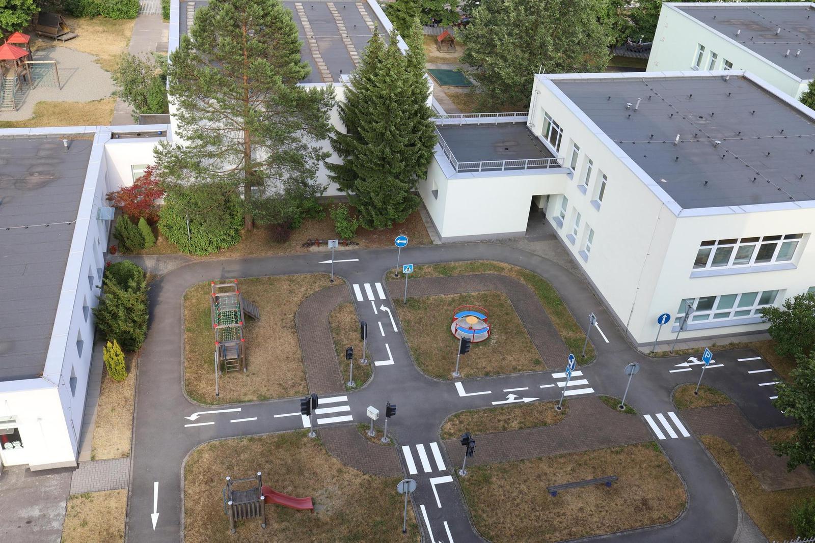 Canon EF 35mm f/2 IS USM