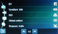 Samsung ST550: jedno LCD nestačí