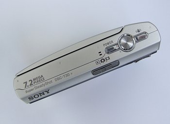Sony T30: Další verze povedené stabilizované placatky