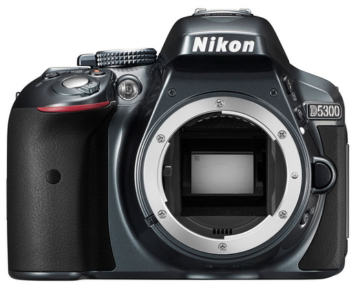 Nikon D5300 dostal Wi-Fi a přišel o AA filtr