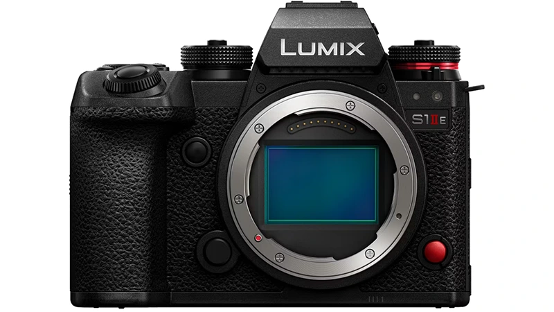 Panasonic Lumix S1 IIE dostal hybridní fázový AF a open-gate 6K video