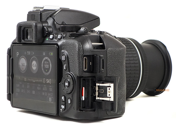 Nikon D5600: zrcadlo stále žije