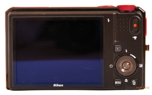 Nikon Coolpix S9100: rudý bojovník