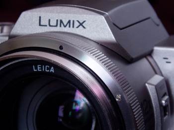 Panasonic Lumix DMC–FZ10: Vlajková loď s optikou Leica
