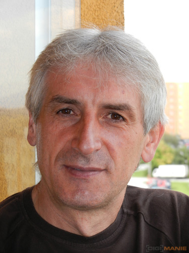 Nikon Coolpix S9100: rudý bojovník