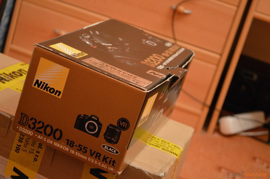 Nikon D3200: poněkud okatý low-end