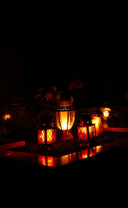 Zrcadlovka a já: Hřbitov, dušičky a jiné hrůzostrašné příběhy