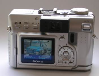 Sony DSC-V1: kompakt s vlastnostmi zrcadlovky