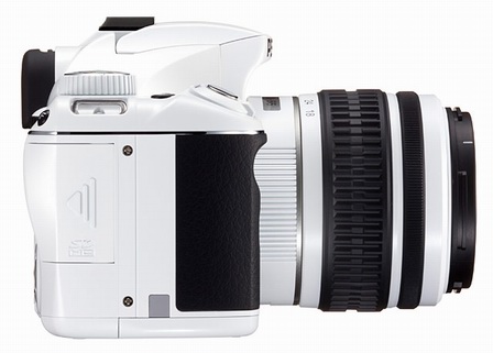 Pentax uvede limitovanou edici bílé zrcadlovky K-m