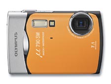 Olympus uvádí nový odolný fotoaparát µ 790 SW