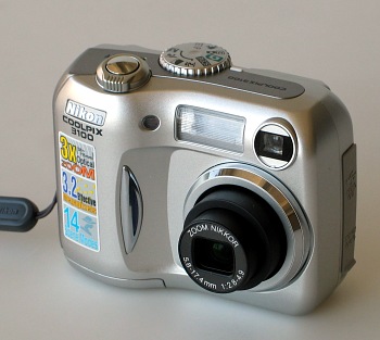 Nikon Coolpix 3100: Novinka ladných tvarů