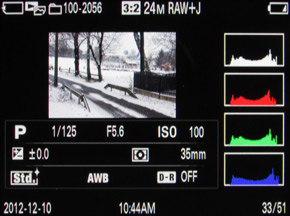 Sony SLT-A77: megapixelový přeborník