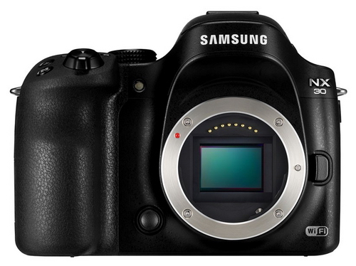 Samsung NX30 s polohovatelným EVF i AMOLED
