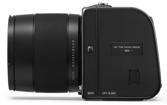 Hasselblad slaví 50 let letu na Měsíc speciální verzí 907X