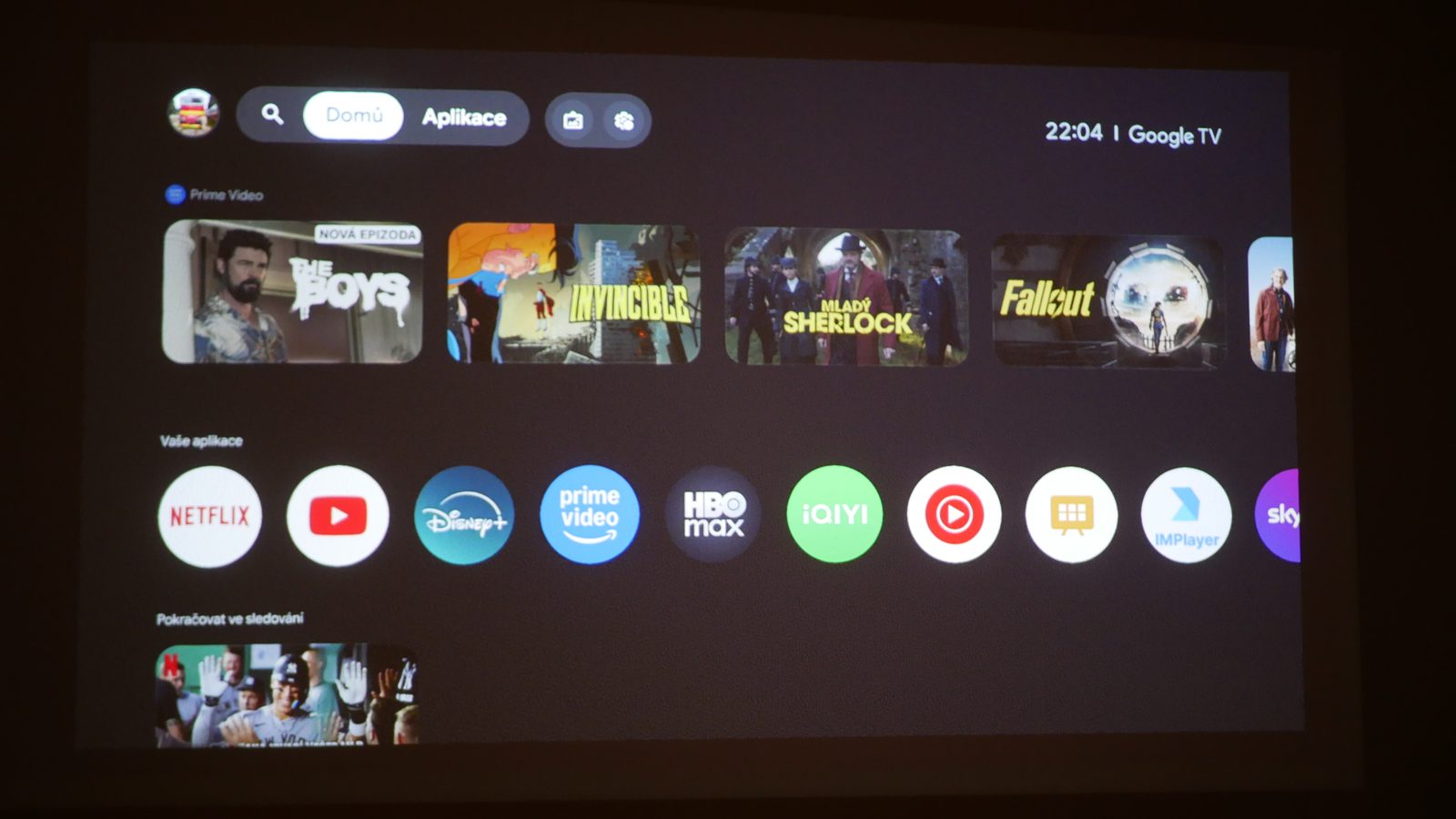 Recenze projektoru BenQ GV32: Domácí kino z pohodlí postele
