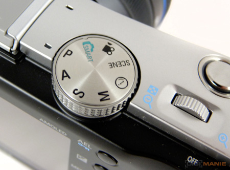 Samsung NX100: "zrcadlovka" do kapsy