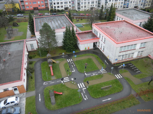 Nikon Coolpix S1100pj: kino v kompaktu