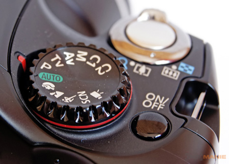 Canon PowerShot SX30 IS: sebevědomý rekordman