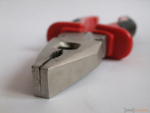 Fujifilm FinePix F300EXR: klame tělem