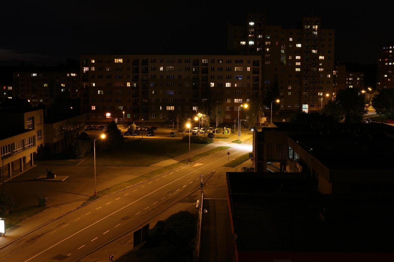 Canon EOS 700D: dotykový hybrid