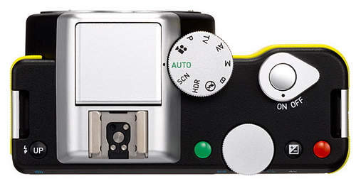 Pentax představuje K-01, CSC fotoaparát s APS-C čipem