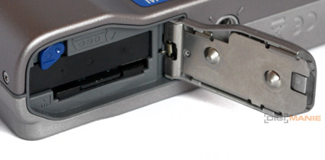 Samsung WB700: schopná šedá myška