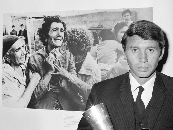 Angelina Jolie bude režírovat film o válečném fotografovi McCullinovi