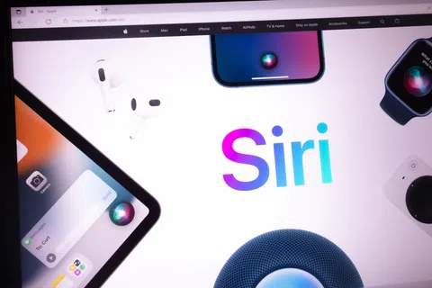 Nová Siri dorazí v září. Apple spojil síly s Googlem a Nvidií