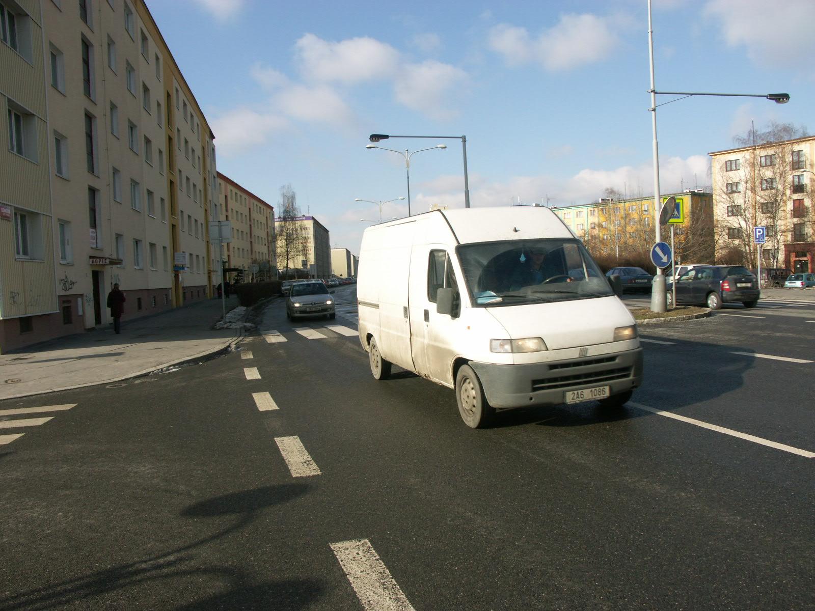 Minolta DiMAGE A2: osmimegapixel s anti-shake systémem