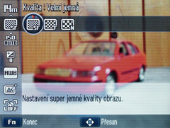 Samsung WB700: schopná šedá myška