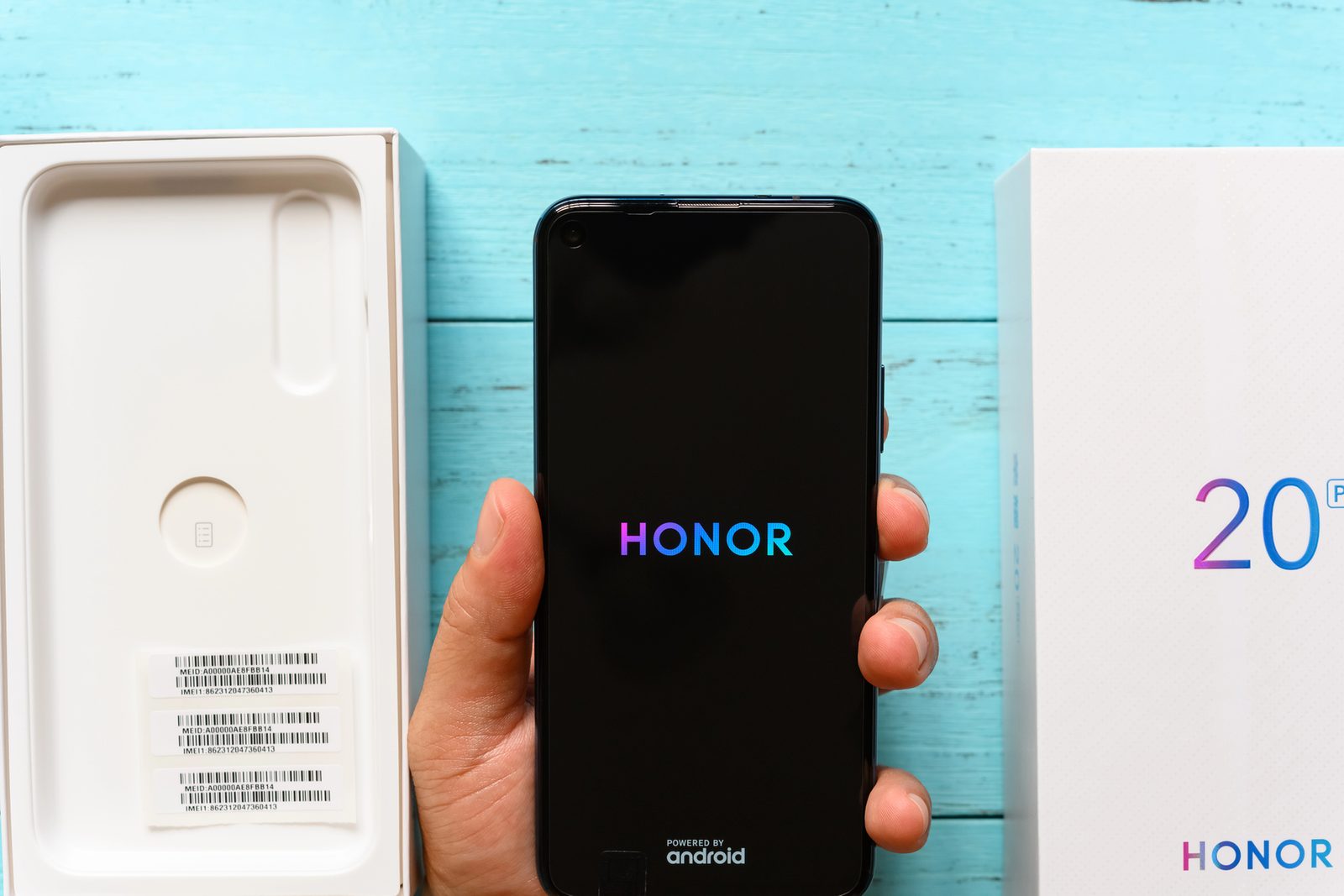 Powerbanka s displejem? Honor chystá 12 000 mAh telefon