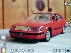 Samsung WB700: schopná šedá myška