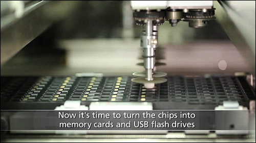 Výroba paměťových karet u Lexaru