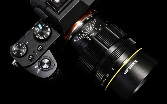 Kamlan představil full frame objektiv 55mm F1.4 pro CSC