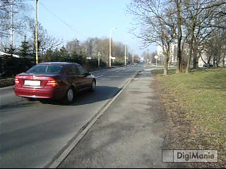 FinePix F480: levný kompakt se širokoúhlým objektivem