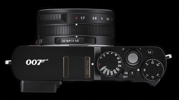 Kompaktní Leica D-Lux 7 007 Edition pro fanoušky Jamese Bonda