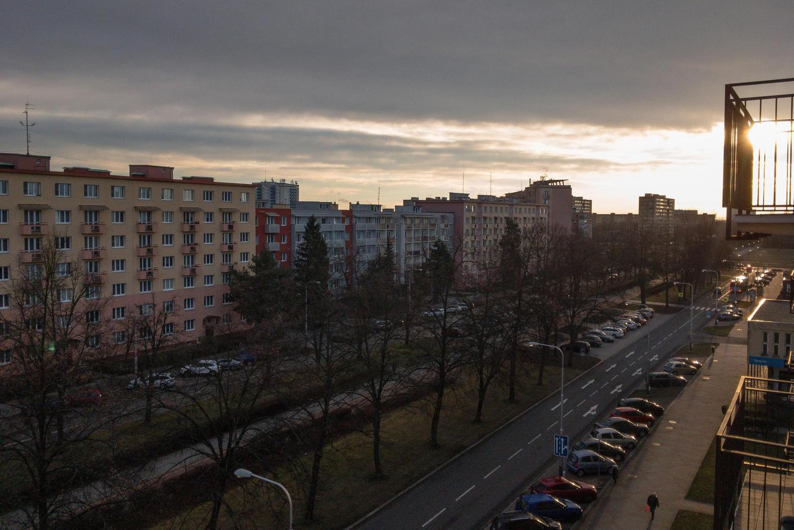 iPhone vs. staré APS-C: co má vyšší dynamický rozsah?