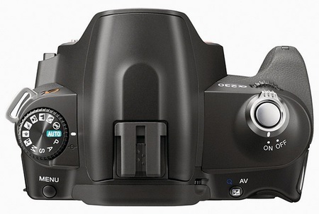 Sony uvedlo nové DSLR Alpha 230, 330, 380, objektivy a blesk