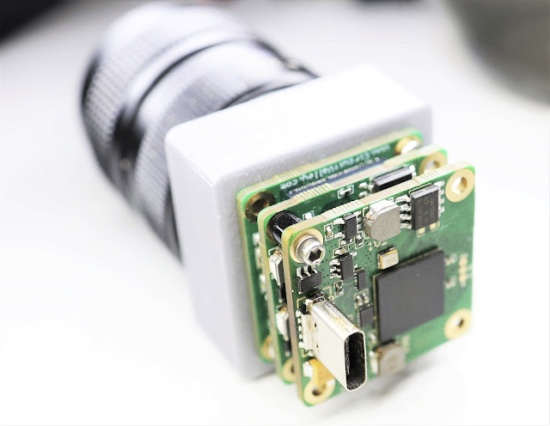 Inženýr vytvořil USB fotoaparát s výměnnými senzory i pomocí 3D tisku