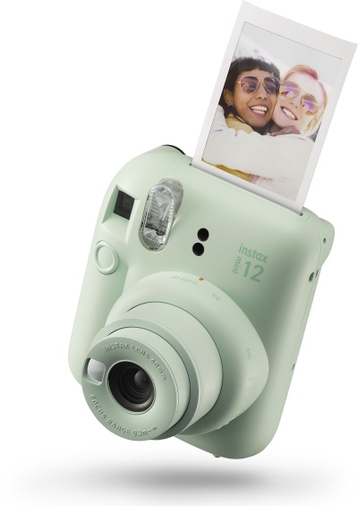 Instantní fotoaparát Fujifilm instax mini 12 přináší vylepšení hledáčku i blesku