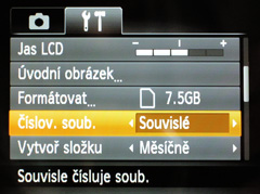 Canon IXUS 220 HS: multifunkční Karkulka
