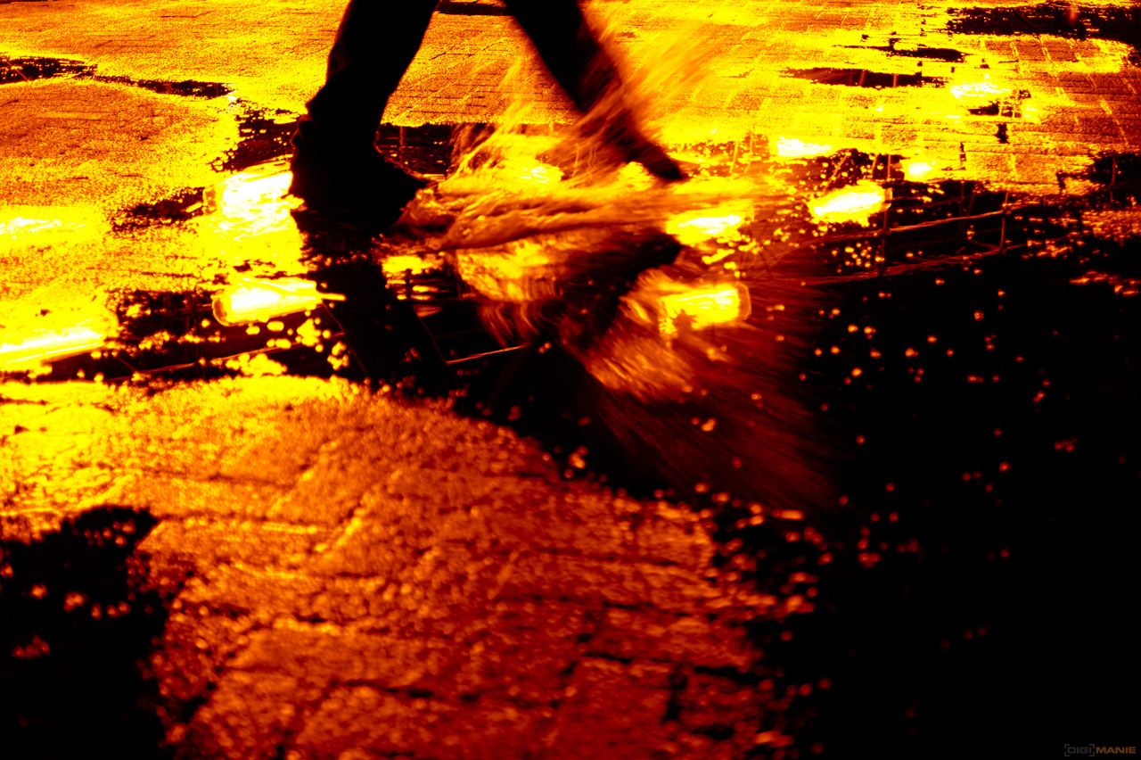 GLOW 2013: umělecká světelná show