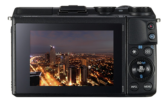 Canon EOS M3 s novým 24MPx čipem a LCD pro selfie