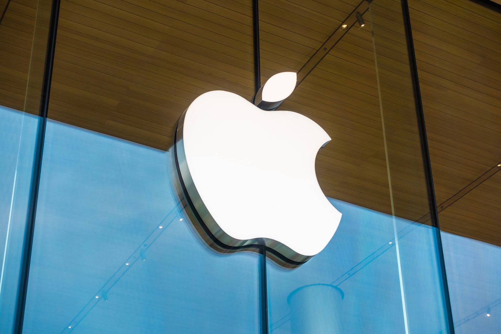 iPhone 18 Pro Max: Únik ho ukázal v nové vínové a jasně modré