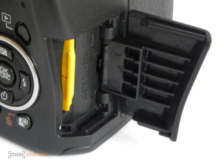 Olympus SP-590UZ: 26× zoom pro každého