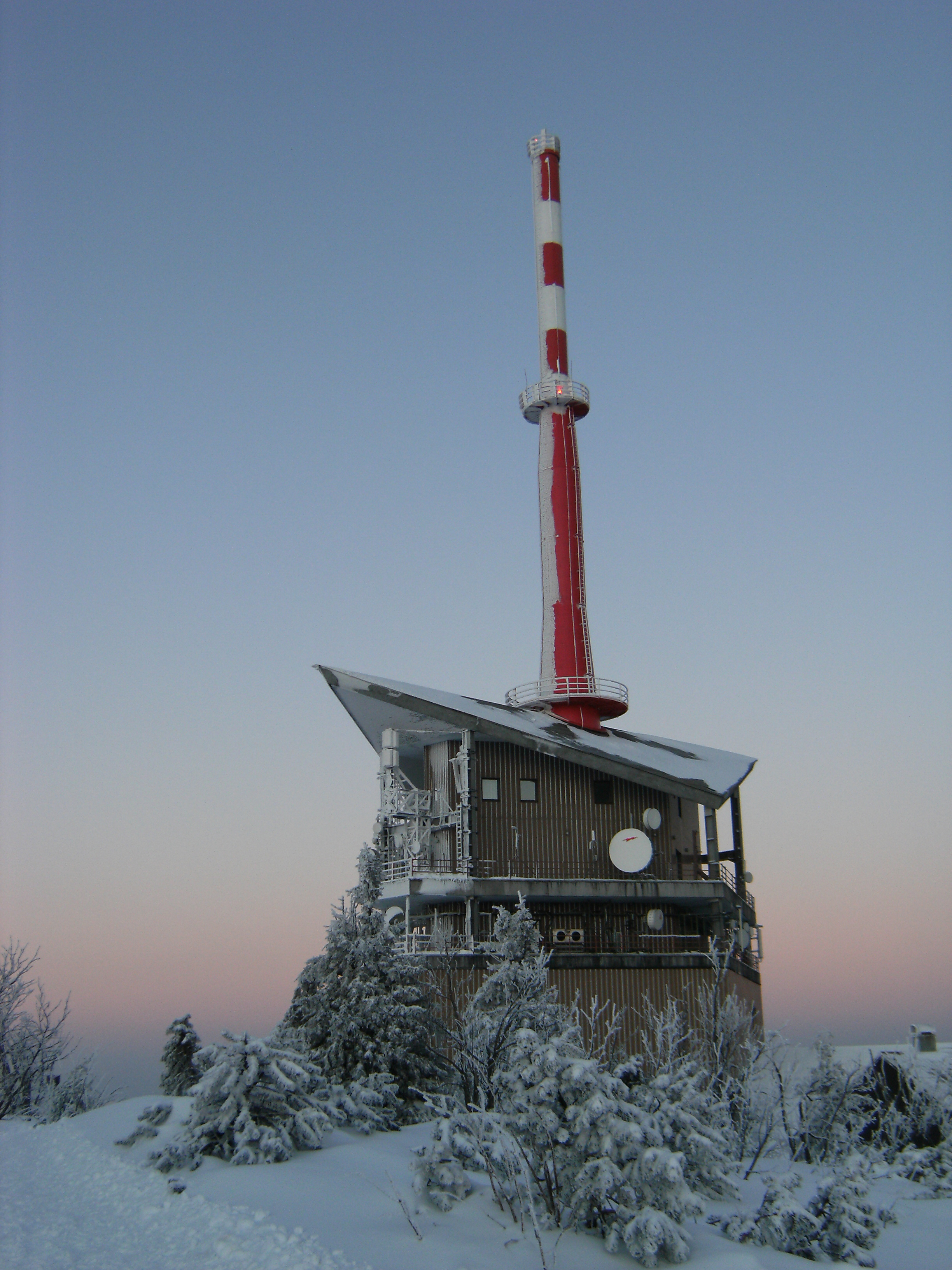 FinePix F480: levný kompakt se širokoúhlým objektivem