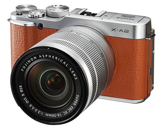 Fujifilm X-A2 s otočným LCD pro selfie snímky